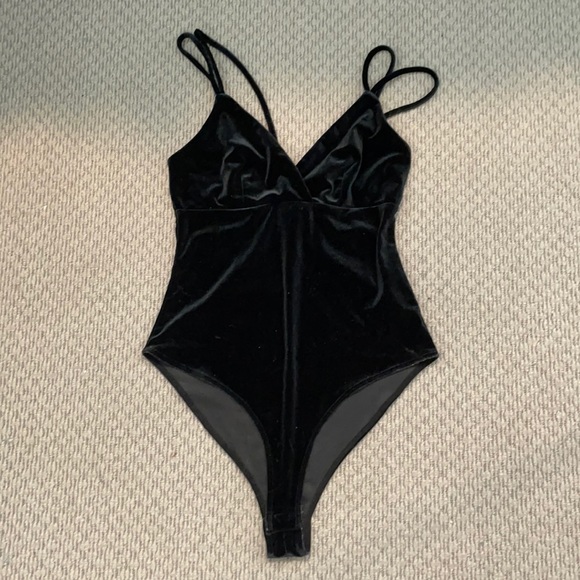 Forever 21 Tops - Forever 21 Black Velvet Bodysuit Size Small
